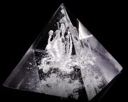Erinnerungskristall_Pyramide
